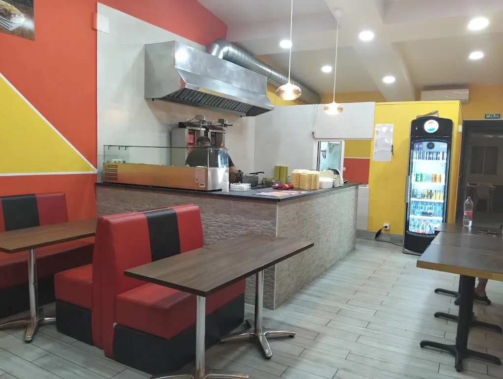 Queen kebab pizzeria restaurant in Brenes