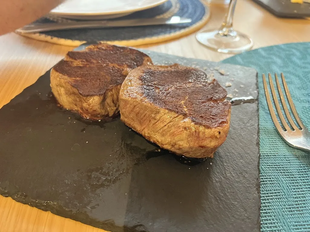 Adam Basile Devos_VAKUM Restaurante - Carnes a la piedra_Bormujos_review