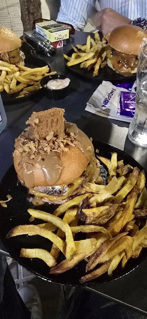 Alexander Hernandez_Burger Food Porn_Bormujos_review