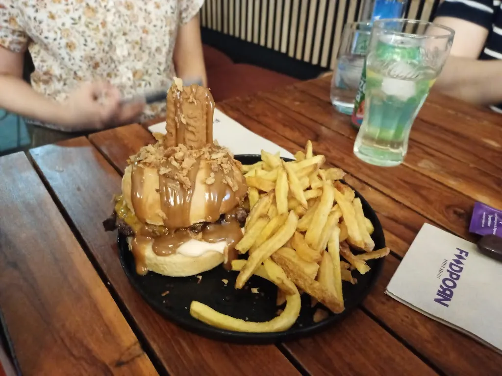 Mrdoomvi_Burger Food Porn_Bormujos_review