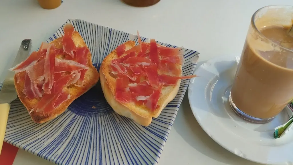 Cristian Villa_Café Bar Cerro Colarte_Bormujos_review