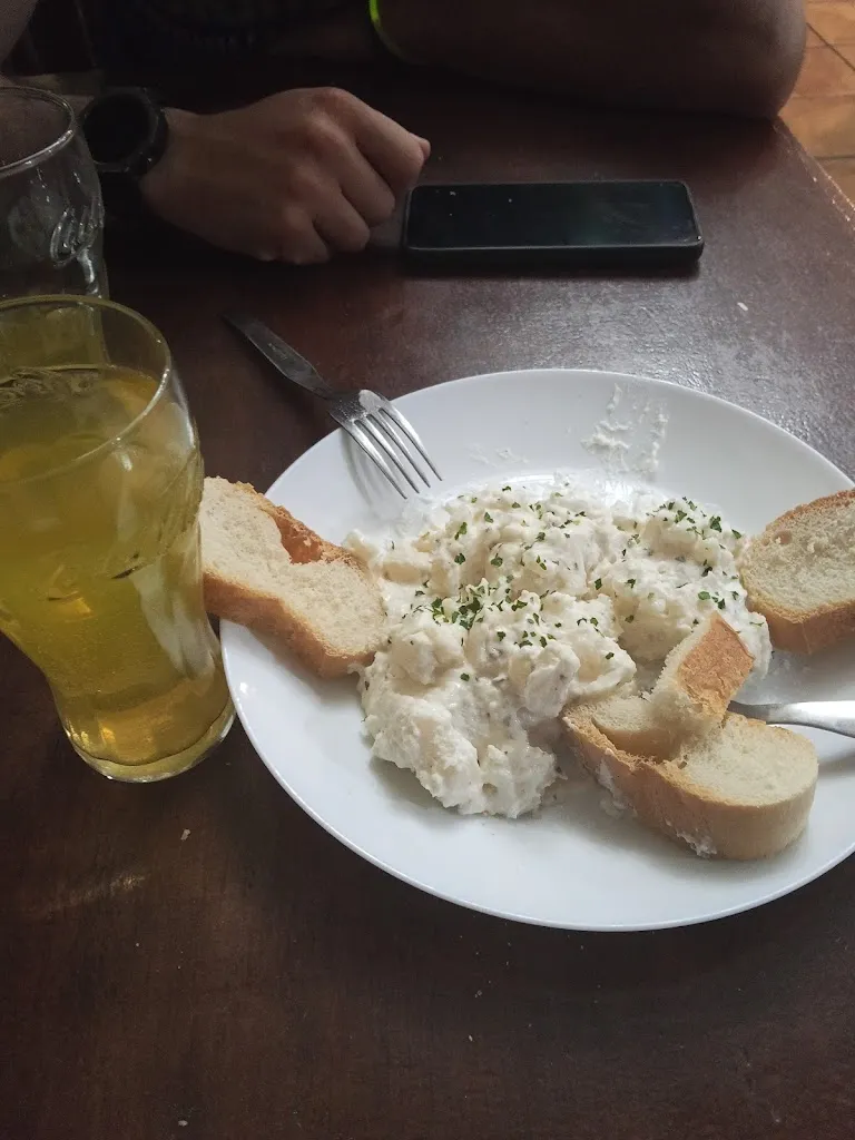 RAQUEL CORDERO_CAFE-BAR ARI´S_Burguillos_review