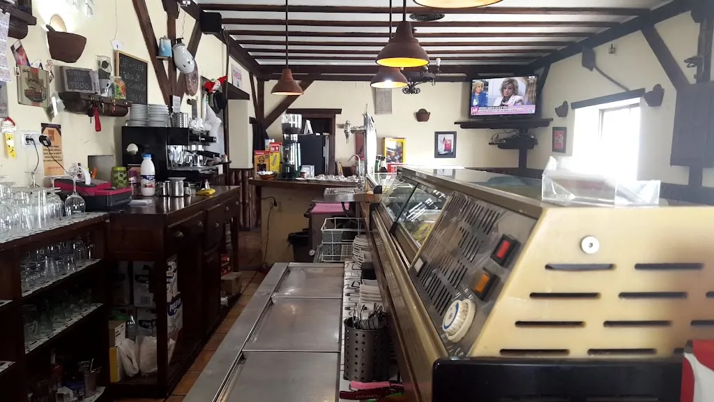 CAFE-BAR ARI´S restaurant in Burguillos