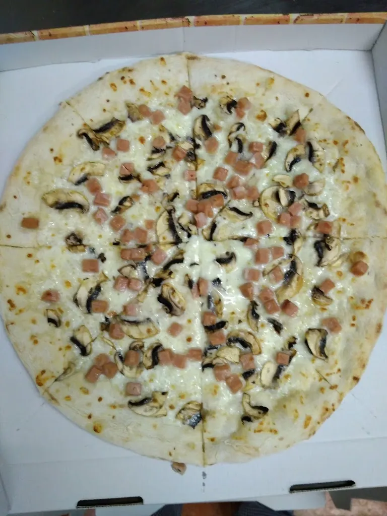 Genuino - la pizza italiana | Pizzería_Burguillos_slider_image_3