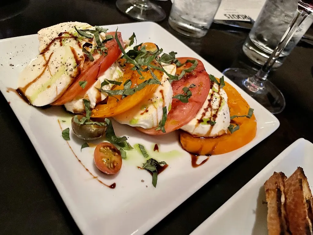 Roots Restaurant & Bar_Camas_slider_image_2