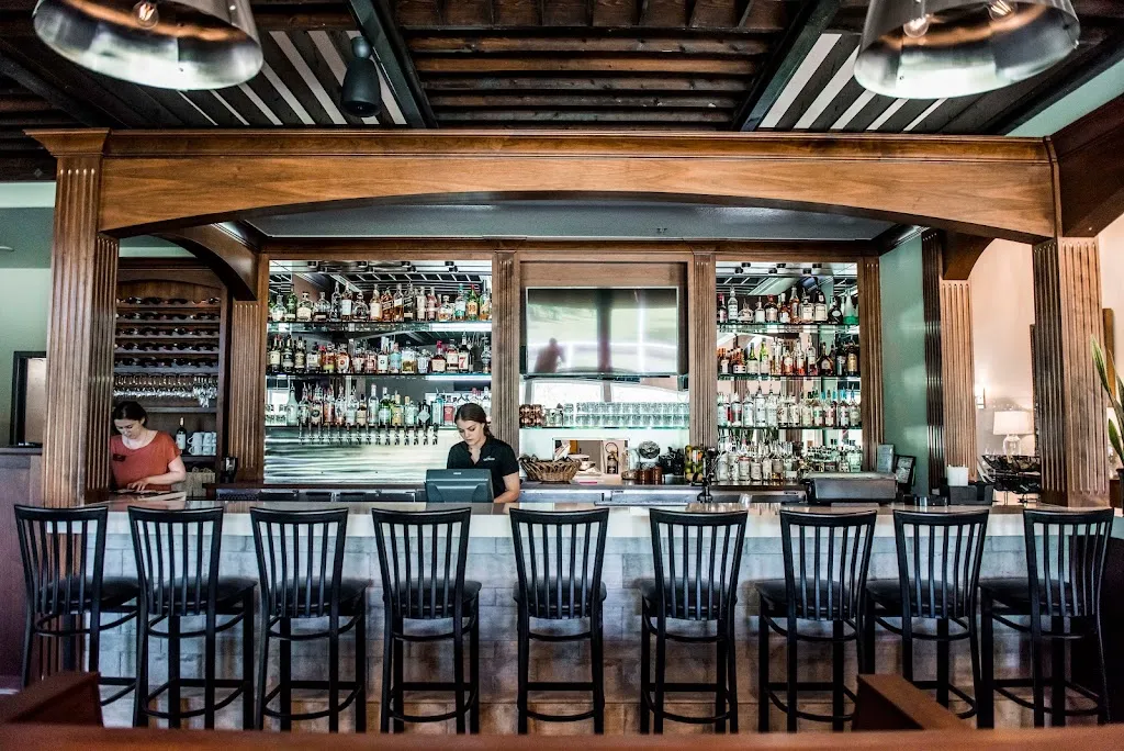 Hickory Restaurant + Bar_Camas_slider_image_1