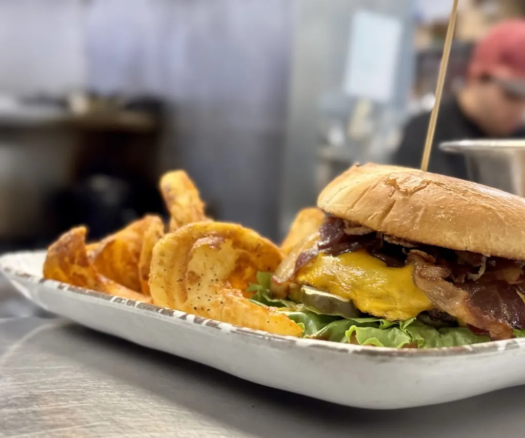 Wyld Pines Bar & Restaurant_Camas_slider_image_3