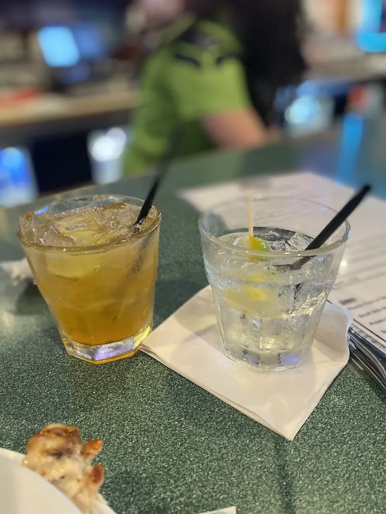 Tatiana Xenelis_Adams Street Bar & Grill_Camas_review