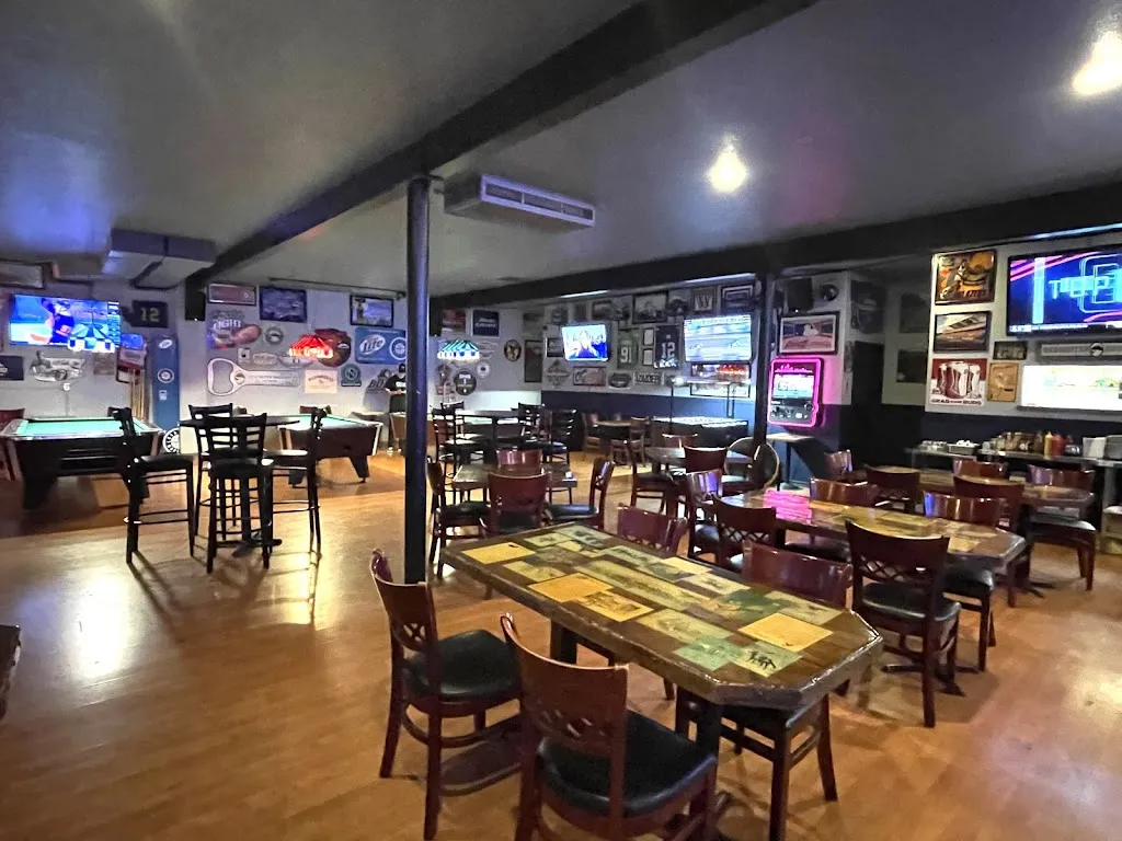 Ella Zhang_Adams Street Bar & Grill_Camas_review