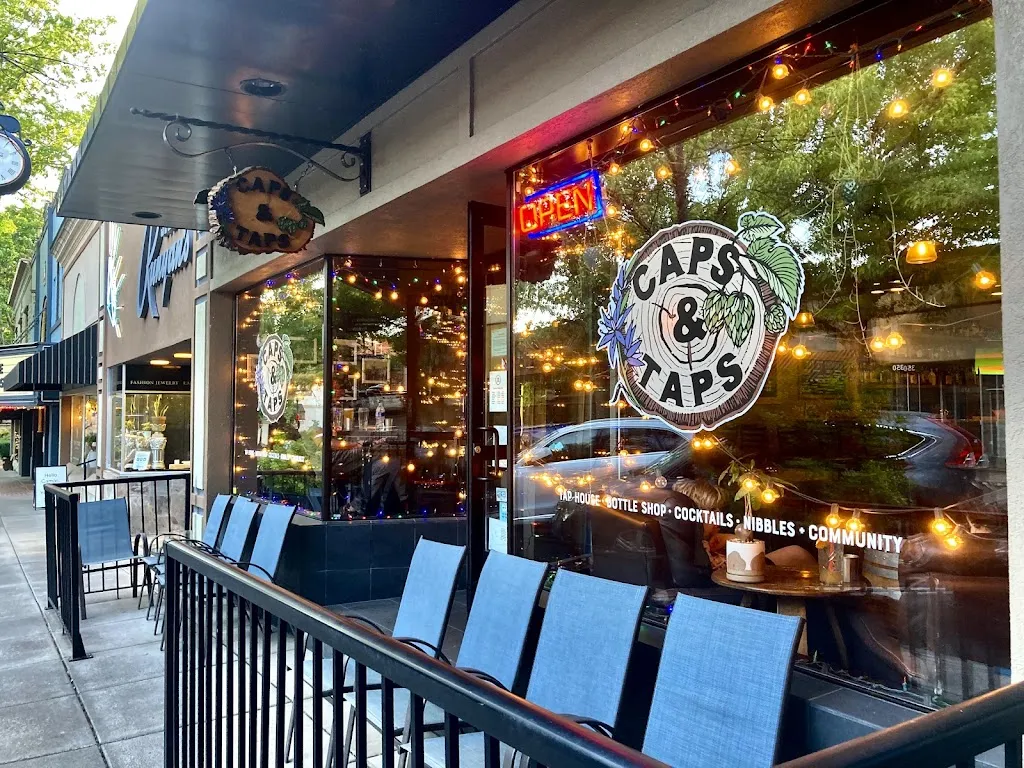 Caps N' Taps restaurant in Camas