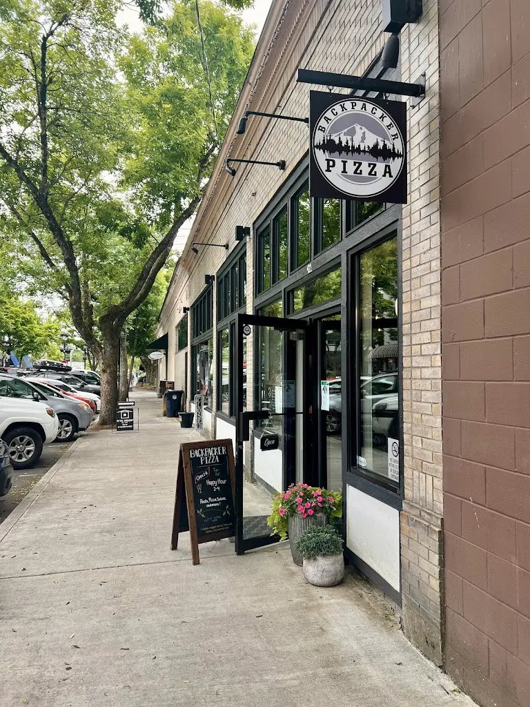 Backpacker Pizza 🍕 restaurant in Camas