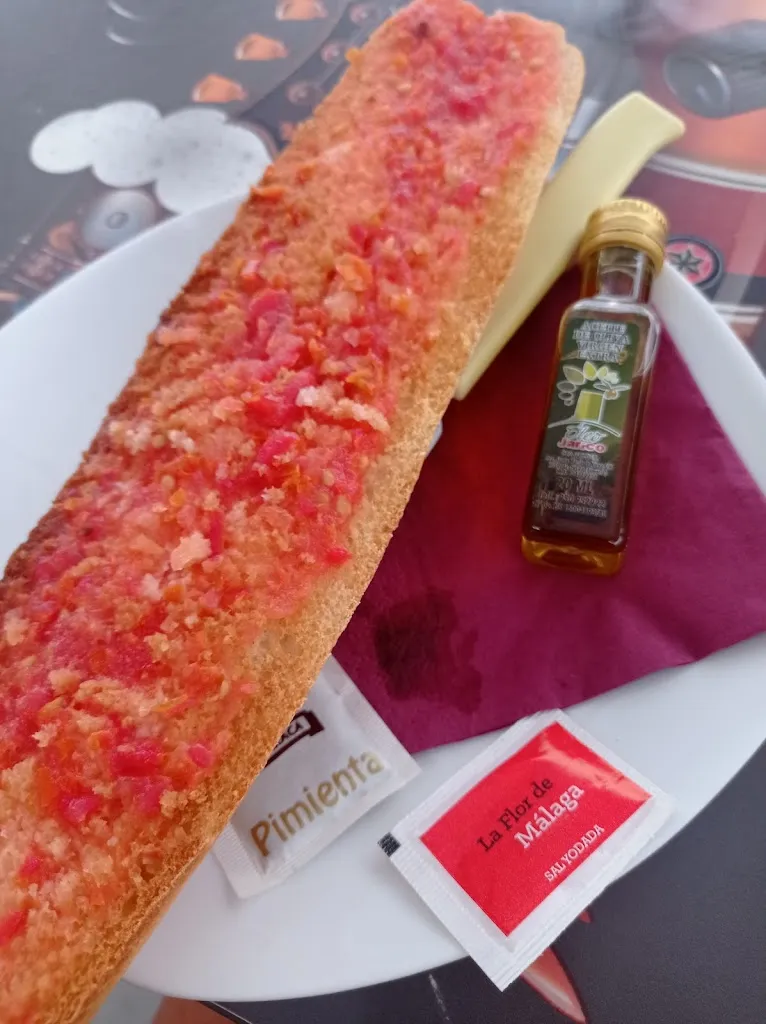 Lena Elenita_Cafe Bar Mogambo_Benahadux_recensione