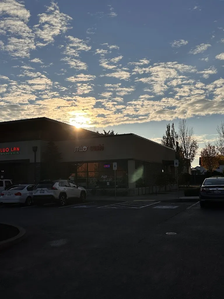 Aydrian_Camas Mio Sushi_Camas_review