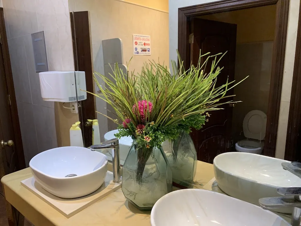 Hostal Restaurante Hermanos Moyano restaurant in Cantillana