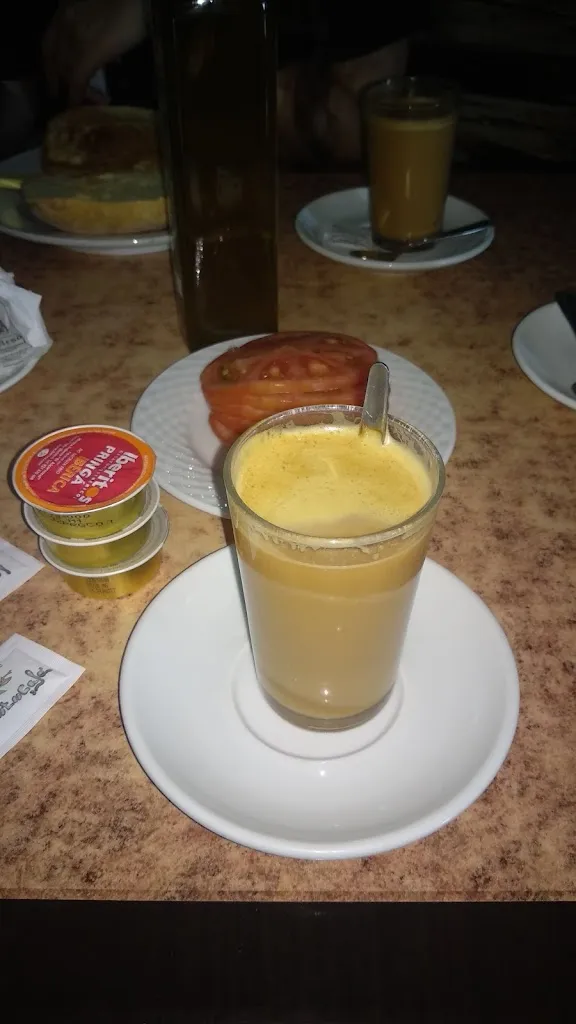 Rafael Hoyos Manchado_Bar El Mesón_Carrión de los Céspedes_review