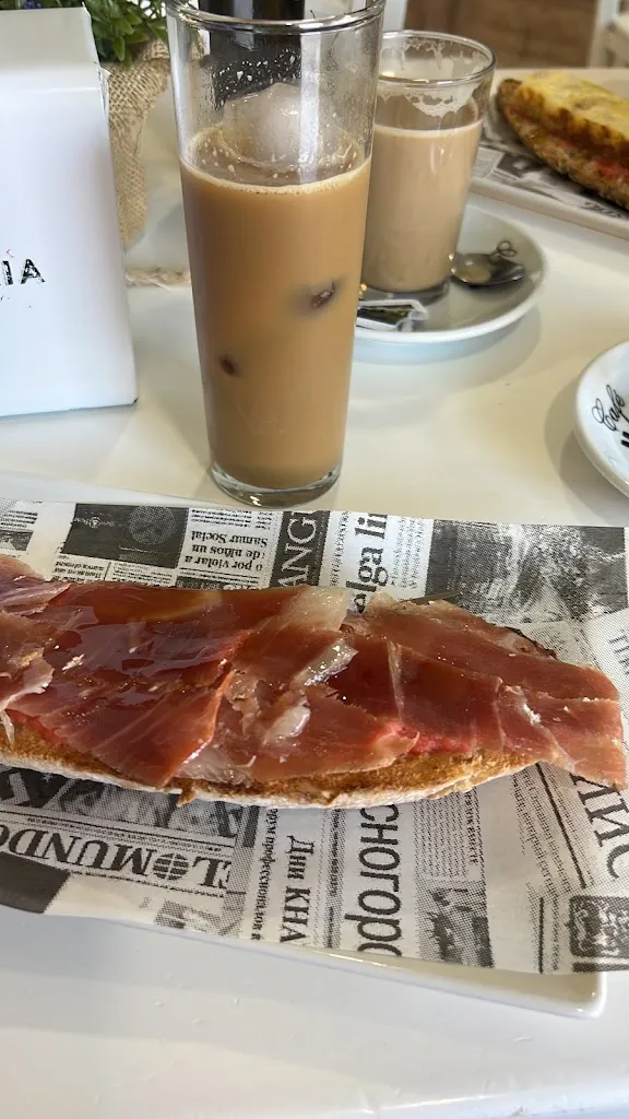 Ramon Alcalá_Vintage cafe_Benahadux_review