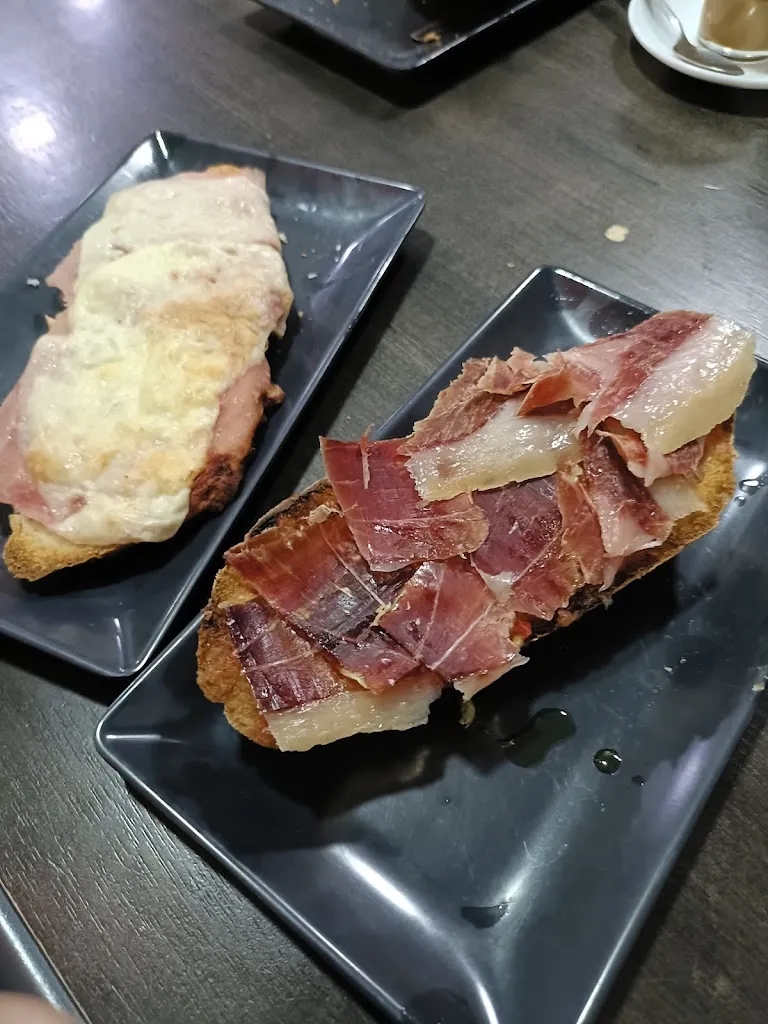 Cafetería Jamoneria Donde Siempre_Benahadux_slider_image_2