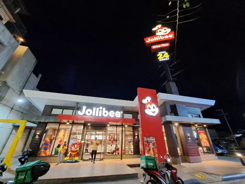 Jollibee - Paseo de Carmona_Carmona_slider_image_1