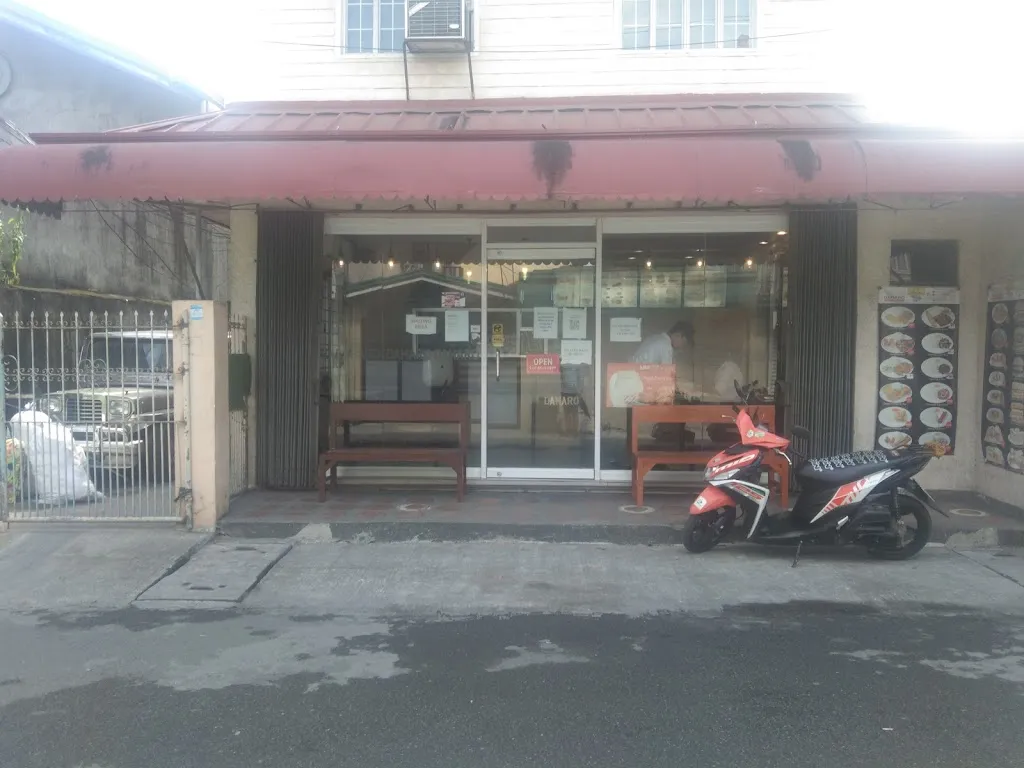 Shamir Israel Baldomar_DAHARO CHICKEN HOUSE_Carmona_review