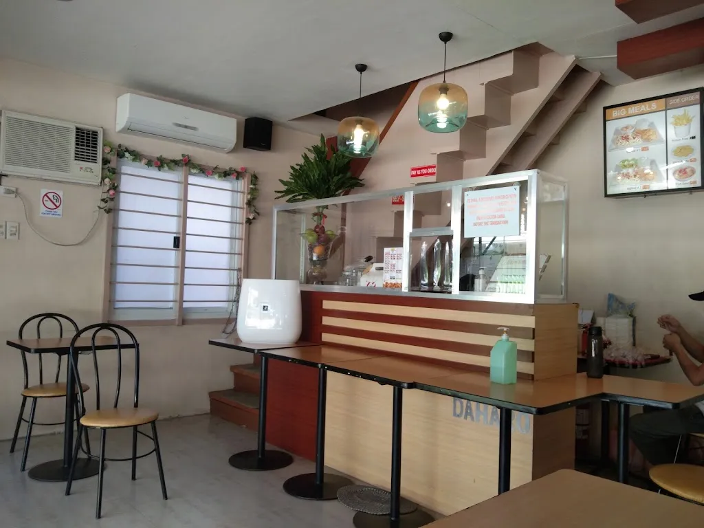 DAHARO CHICKEN HOUSE restaurant in Carmona