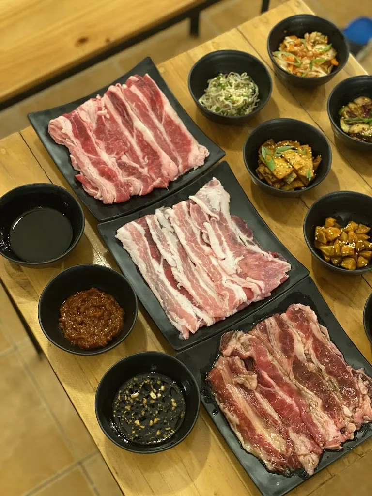 Ammy Yamm Resto Bar_Carmona_slider_image_3