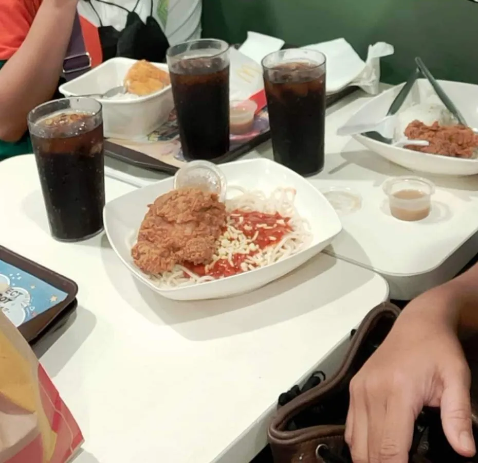 khal “khalrhaman” rhaman_McDonald's Carmona_Carmona_recensione