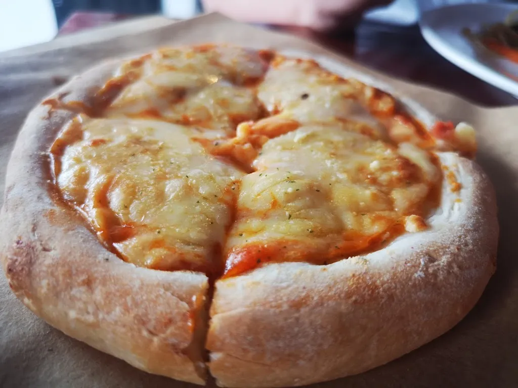 Yam Castillo_Pizza Planet Carmona_Carmona_review