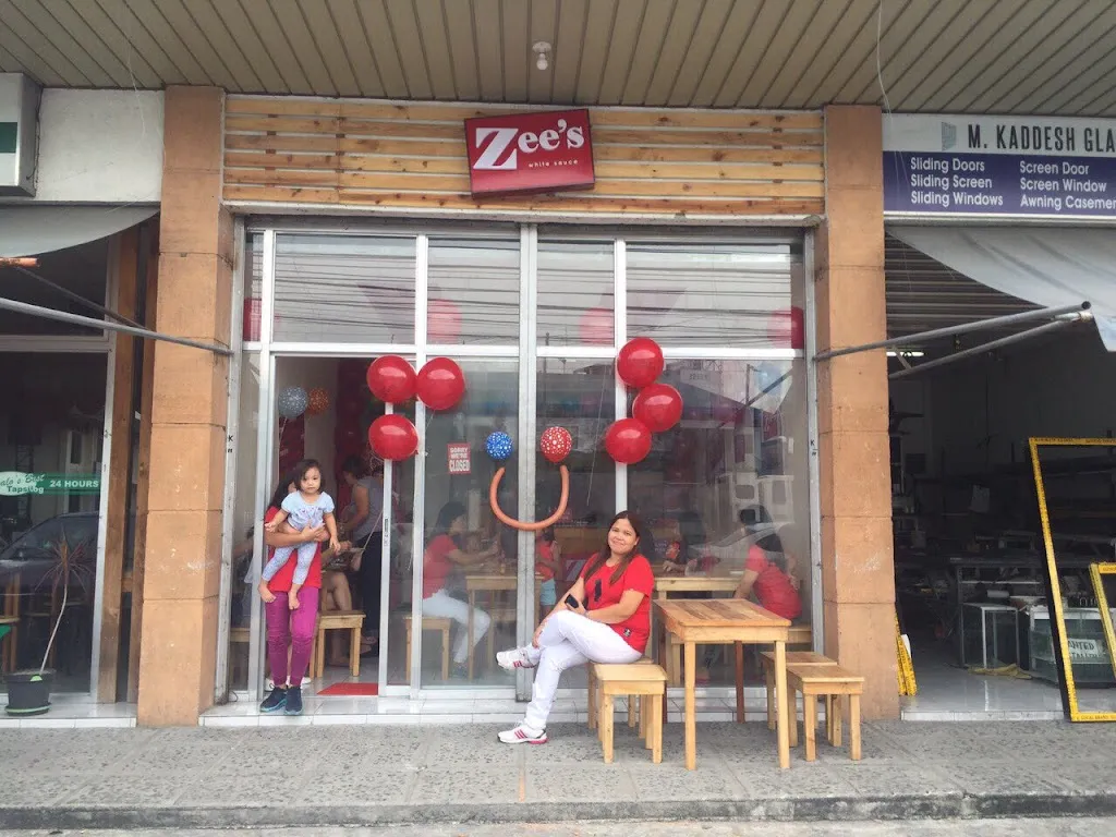 Zee's White Sauce Carmona restaurant in Carmona