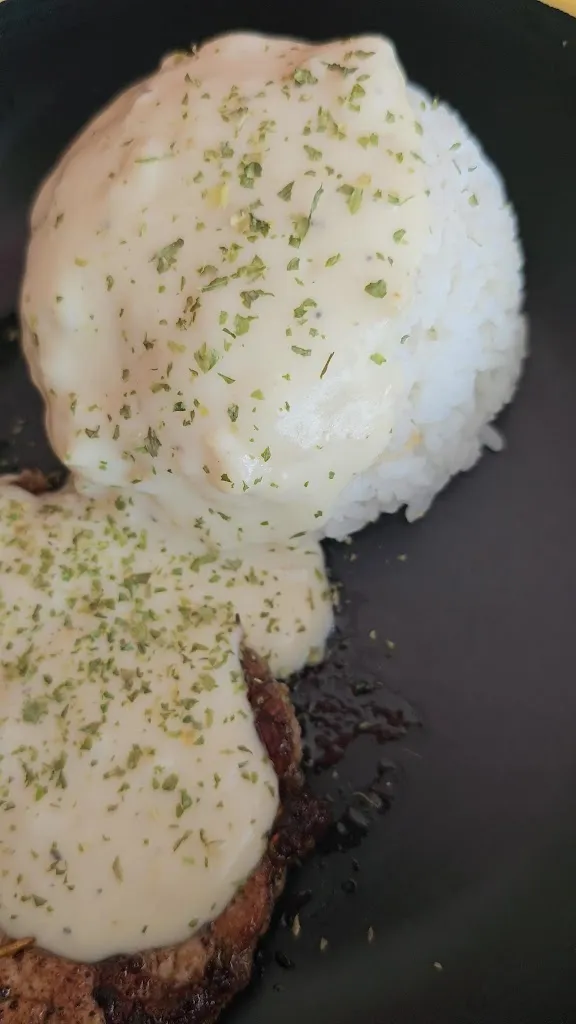 Zee's White Sauce Carmona_Carmona_slider_image_2