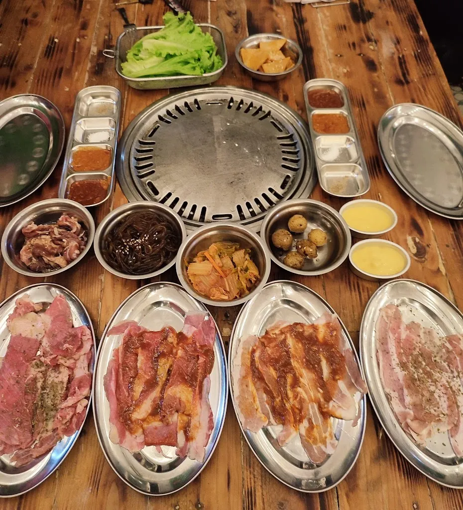 Hannalyn Rivera_Mama Arlene’s Food Hub_Carmona_review