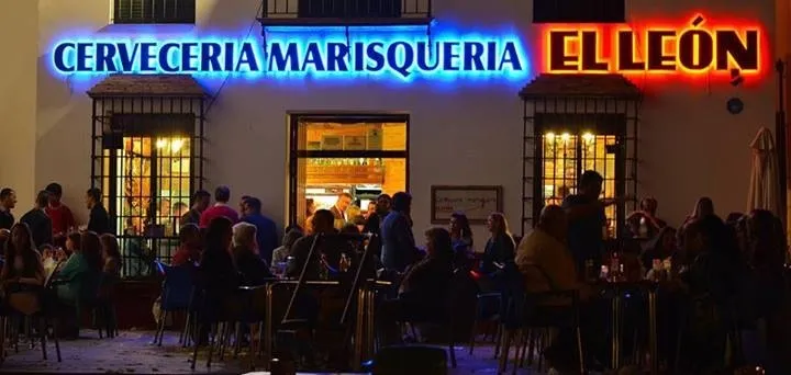 Cervecería Marisqueria El León restaurant in Constantina