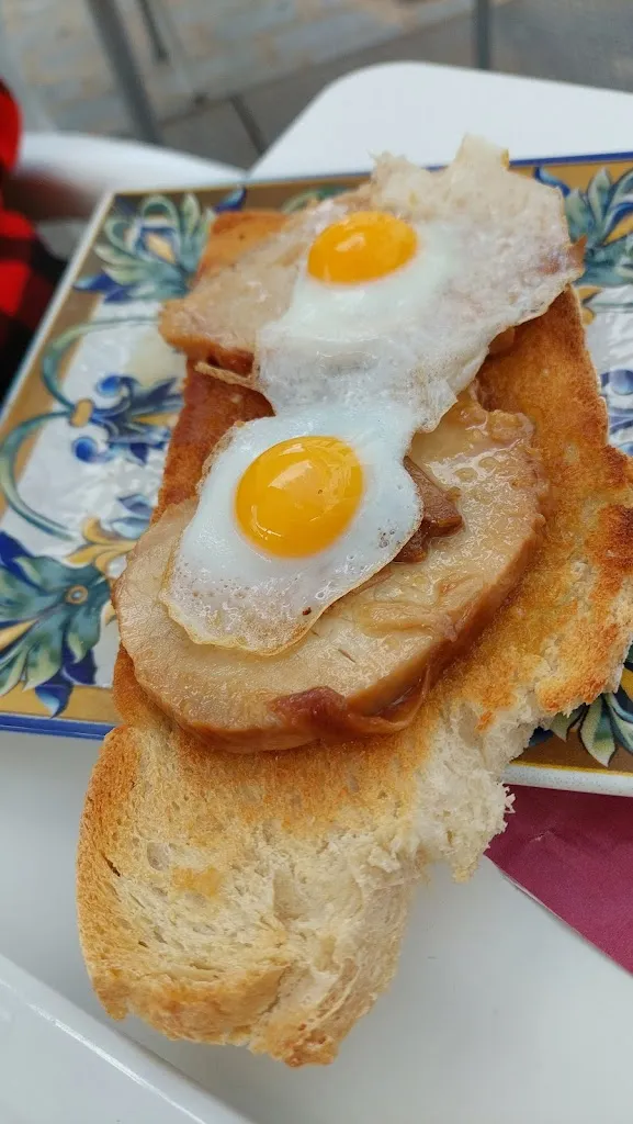 Anabel Reyes_Bar Giti_Constantina_review