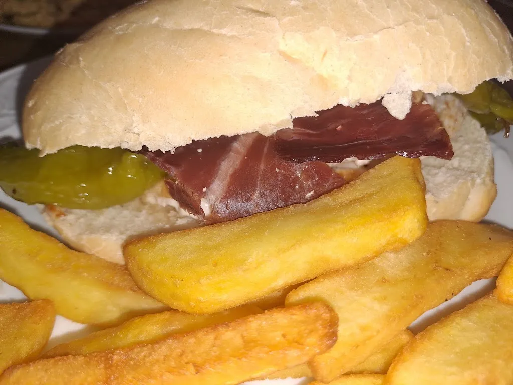 Raúl López Gutiérrez_Bar Giti_Constantina_review