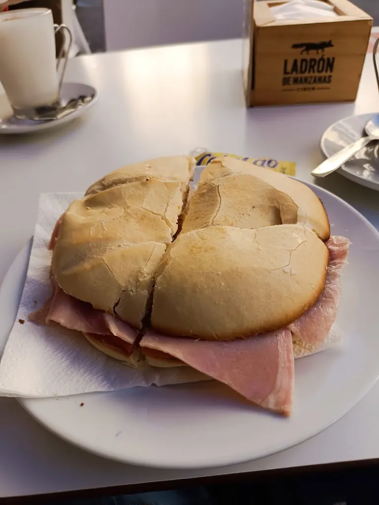 Bar Constantina Cuisine_Constantina_slider_image_2