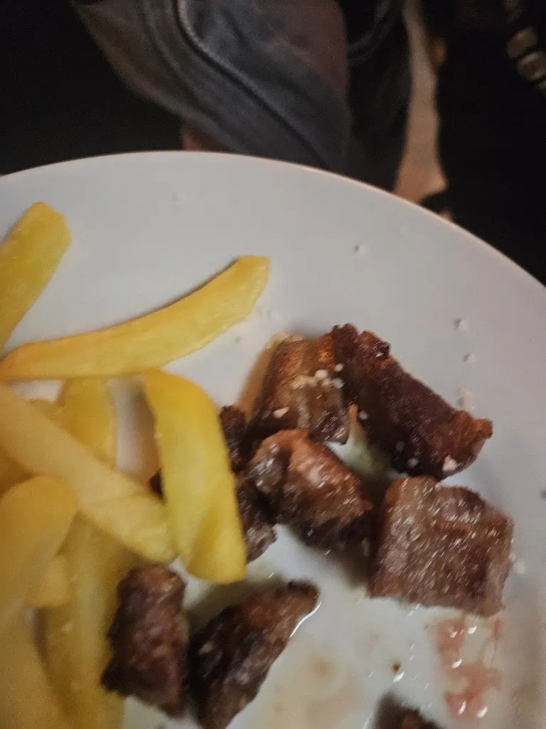 Mireia Montaner_Pub El Canario_Cazalla de la Sierra_review