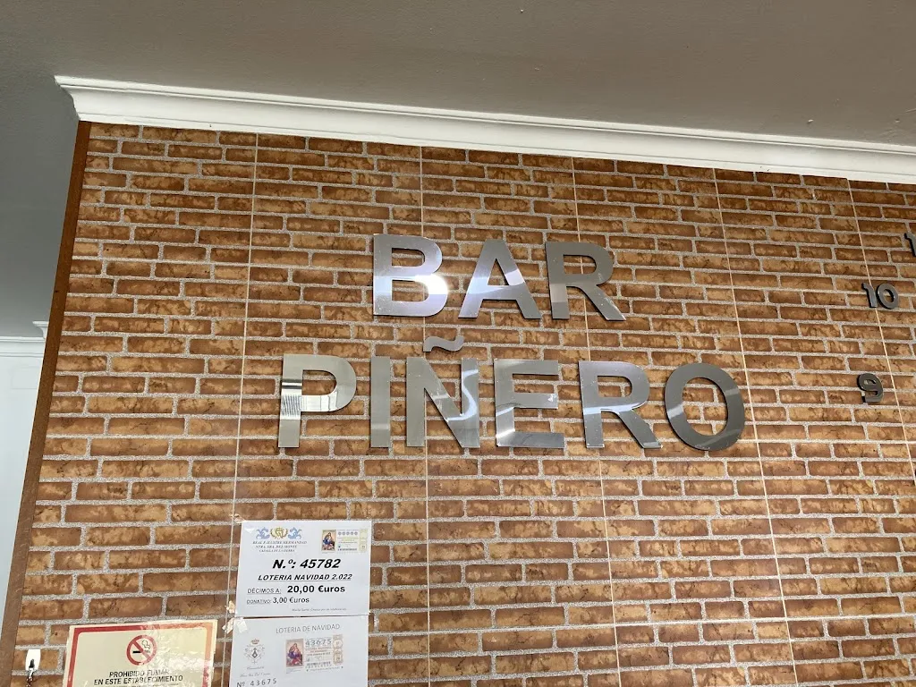 Michi Cleenow_Bar Piñero MARY COBOS_Cazalla de la Sierra_review