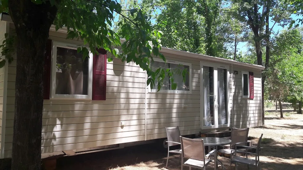 Camping & Bungalows La Fundición restaurant in Cazalla de la Sierra