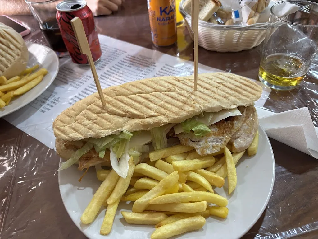 Bar Restaurante La Plazoleta_Cuervo de Sevilla El_slider_image_2