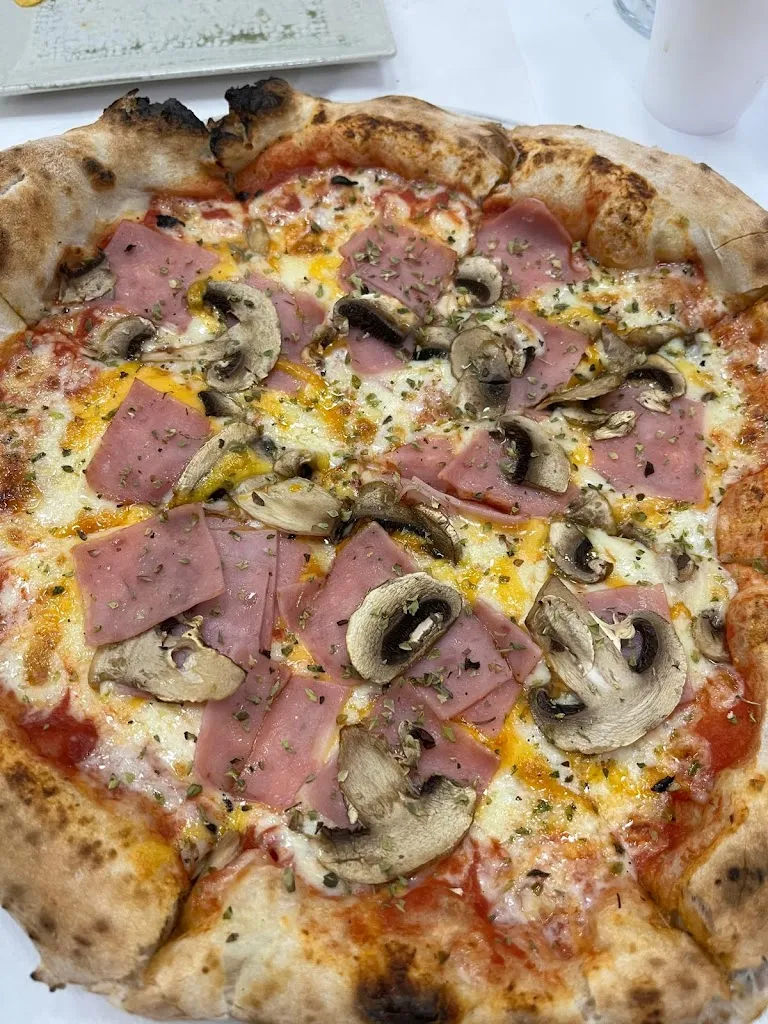 Rocío Dorado_PIZZERIA ME GUSTA_Cuervo de Sevilla El_review