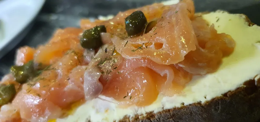 Miguel López_La Ventana_Arteixo_review