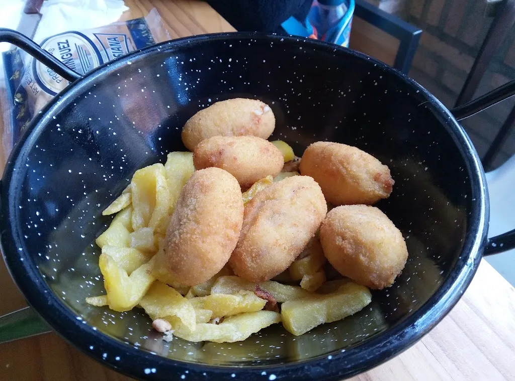 Bar la Rueda_Coria del Río_slider_image_3