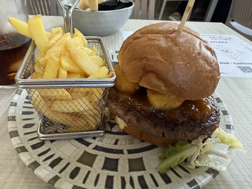 Jorge Calatayud Prieto_Café bar mi Aitana_Coria del Río_recensione