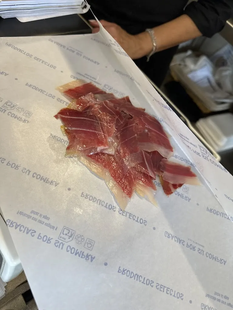 Francisco Caro Gutierrez_LA ABACERIA JAMONES Y EMBUTIDOS. PRODUCTOS GOURMET._Coria del Río_review