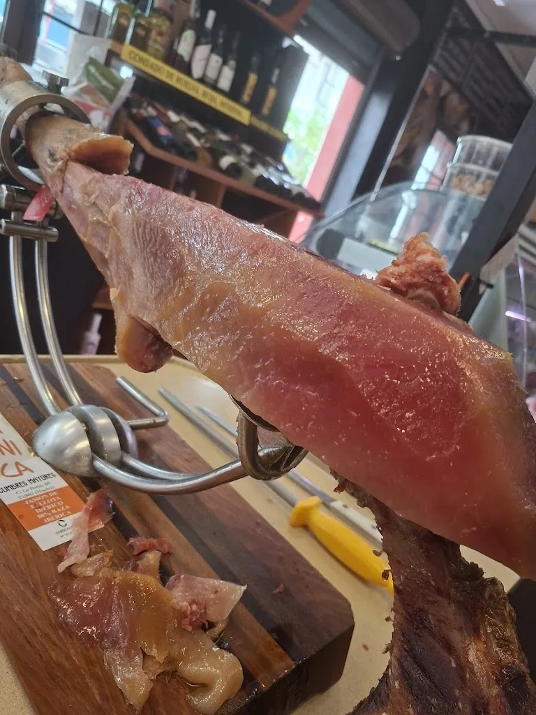 LA ABACERIA JAMONES Y EMBUTIDOS. PRODUCTOS GOURMET._Coria del Río_slider_image_3