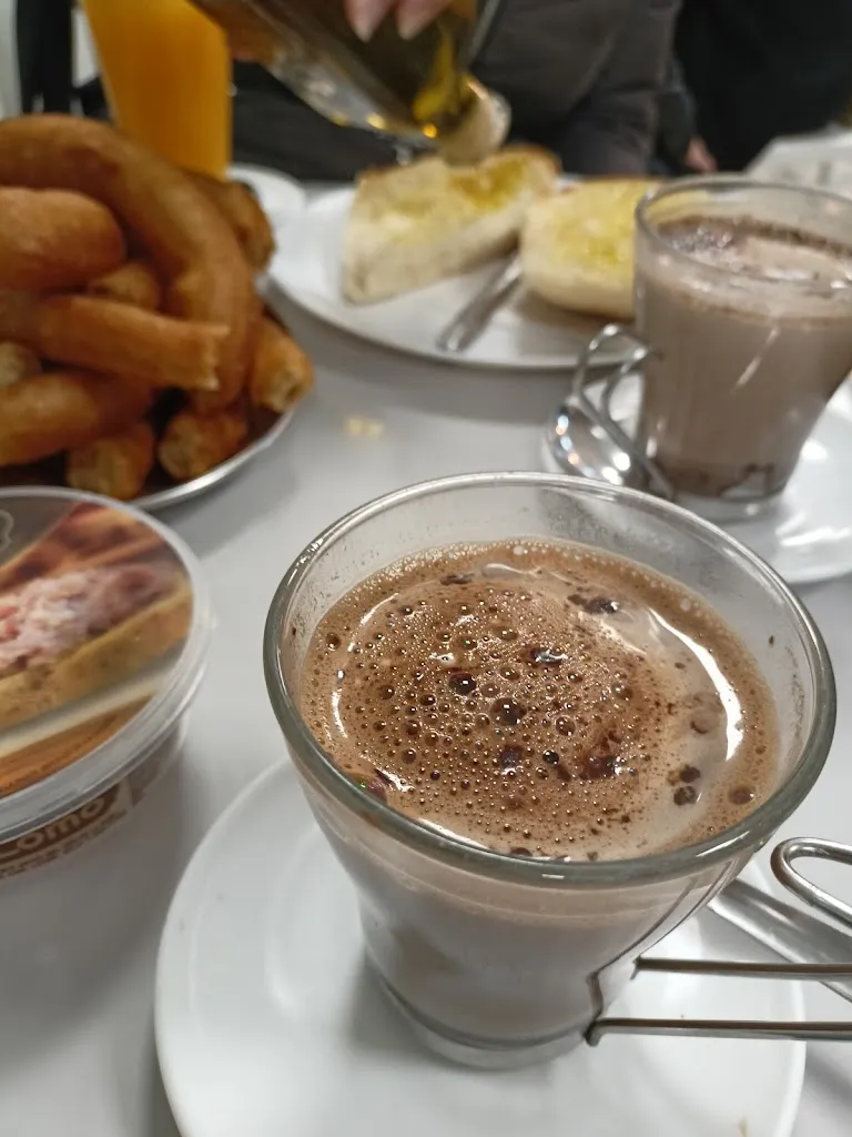 Sergio F_Cafetería churreria Irlandés_Coria del Río_review