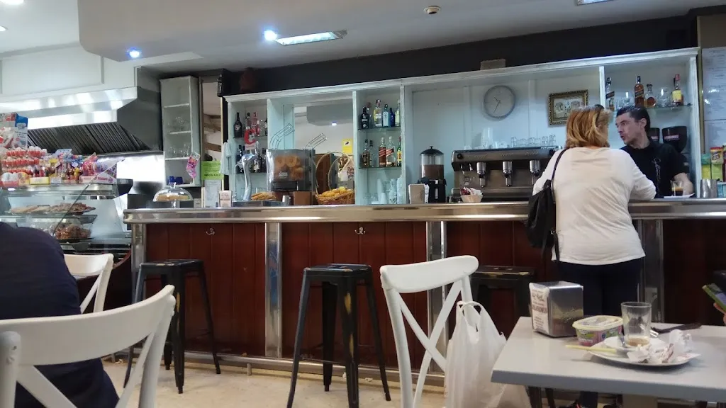 Cafetería churreria Irlandés restaurant in Coria del Río