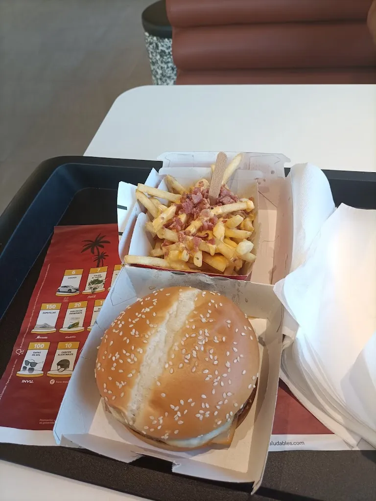 Enrique M._McDonald's_Coria del Río_review