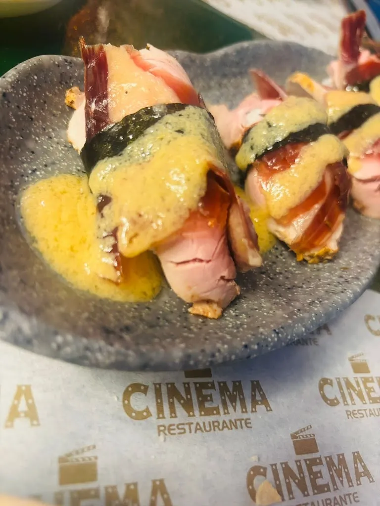 Ana Burgos_Restaurante Cinema_Dos Hermanas_recensione