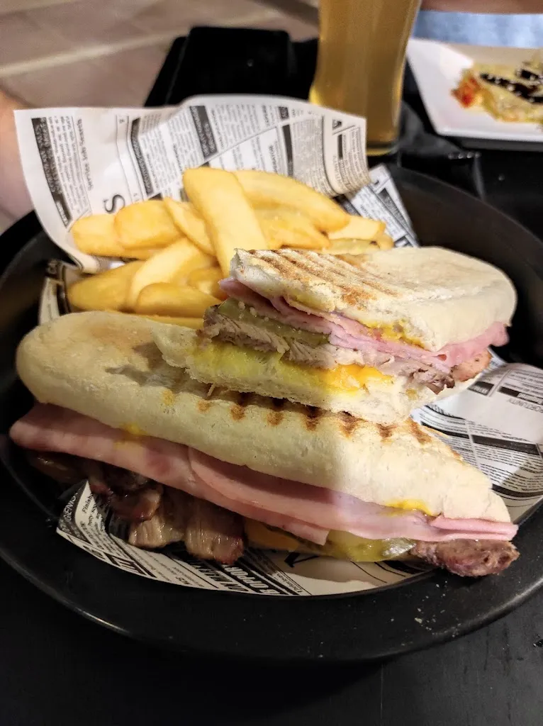 Monika Białaś_Lounge La Ferroviaria_Dos Hermanas_recensione