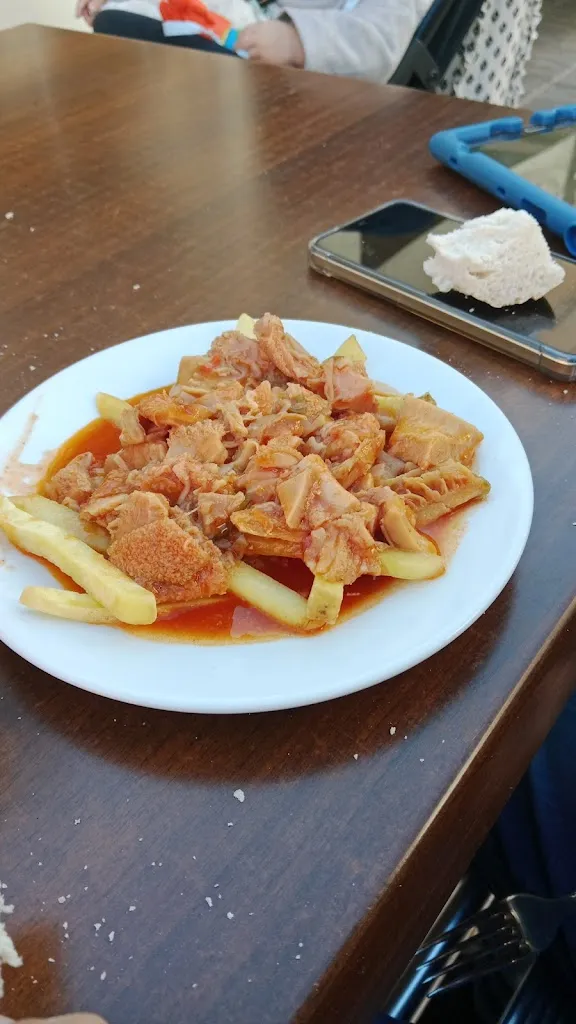 Lorena Izquierdo_BAR JAULA_Dos Hermanas_review